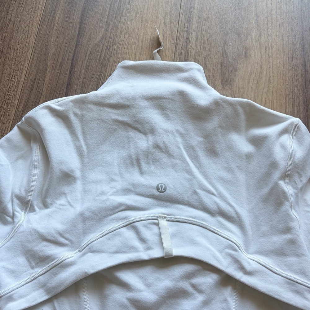 Lululemon white Define Jacket Size 6 Good Condition With Tear Away Tag - Picture 7 of 8